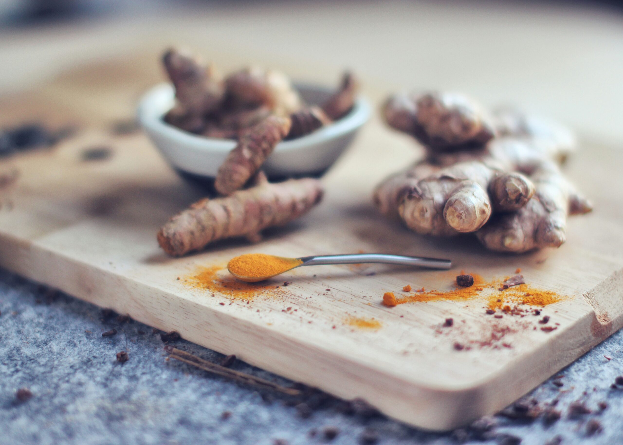 Turmeric powder with black pepper - anti-inflammatory spice for skin