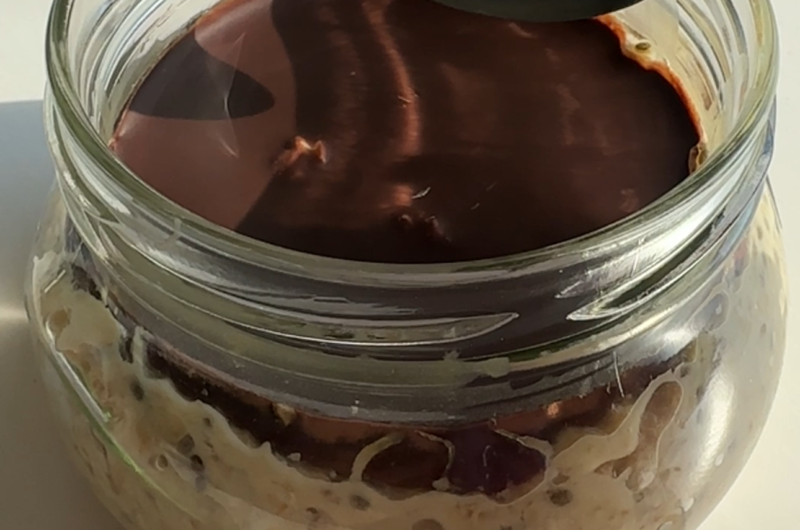 High-Protein Vanilla Overnight Oats Recipe with Chocolate Shell